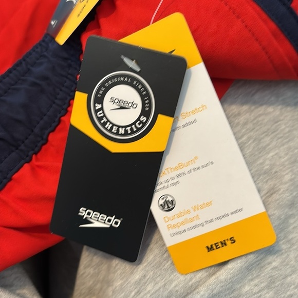 Speedo NWT men’s red and blue 5” inseam swim trunks size large - Picture 10 of 10